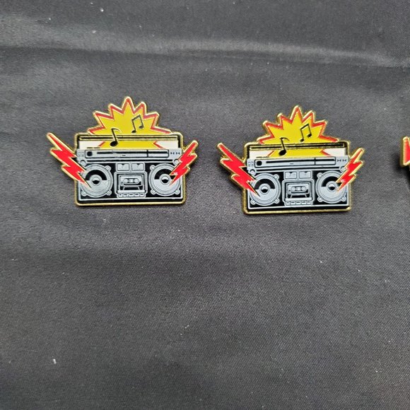Set of 4 Funko Pop Music Metal and Enamel Pins - Picture 2 of 4
